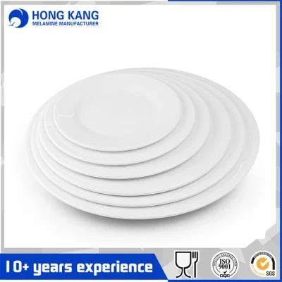 Housewares의 맞춤형 로고가 있는 멜라민 플라스틱으로 만든 흰색 원형 접시